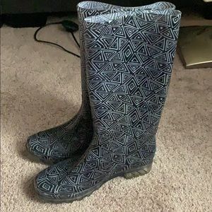 TOMS rain boots